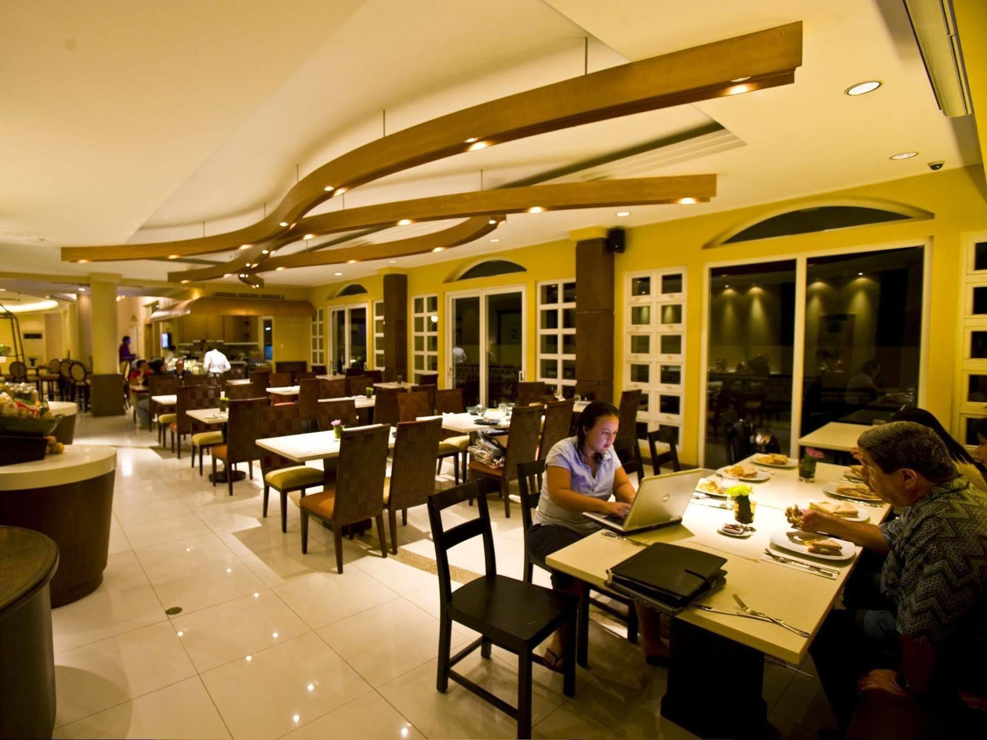 Hotel Venezia Legazpi Exterior foto