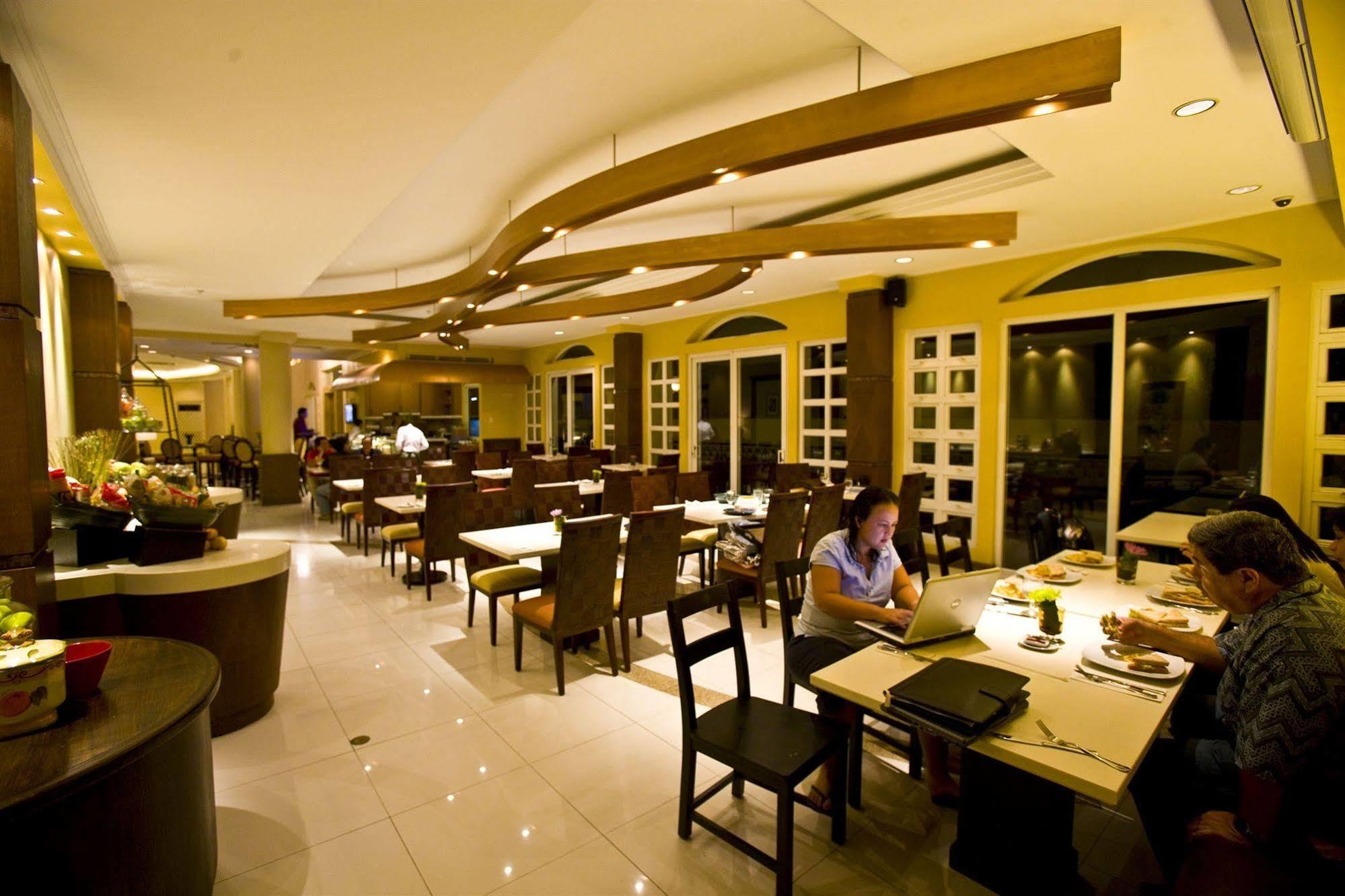 Hotel Venezia Legazpi Exterior foto